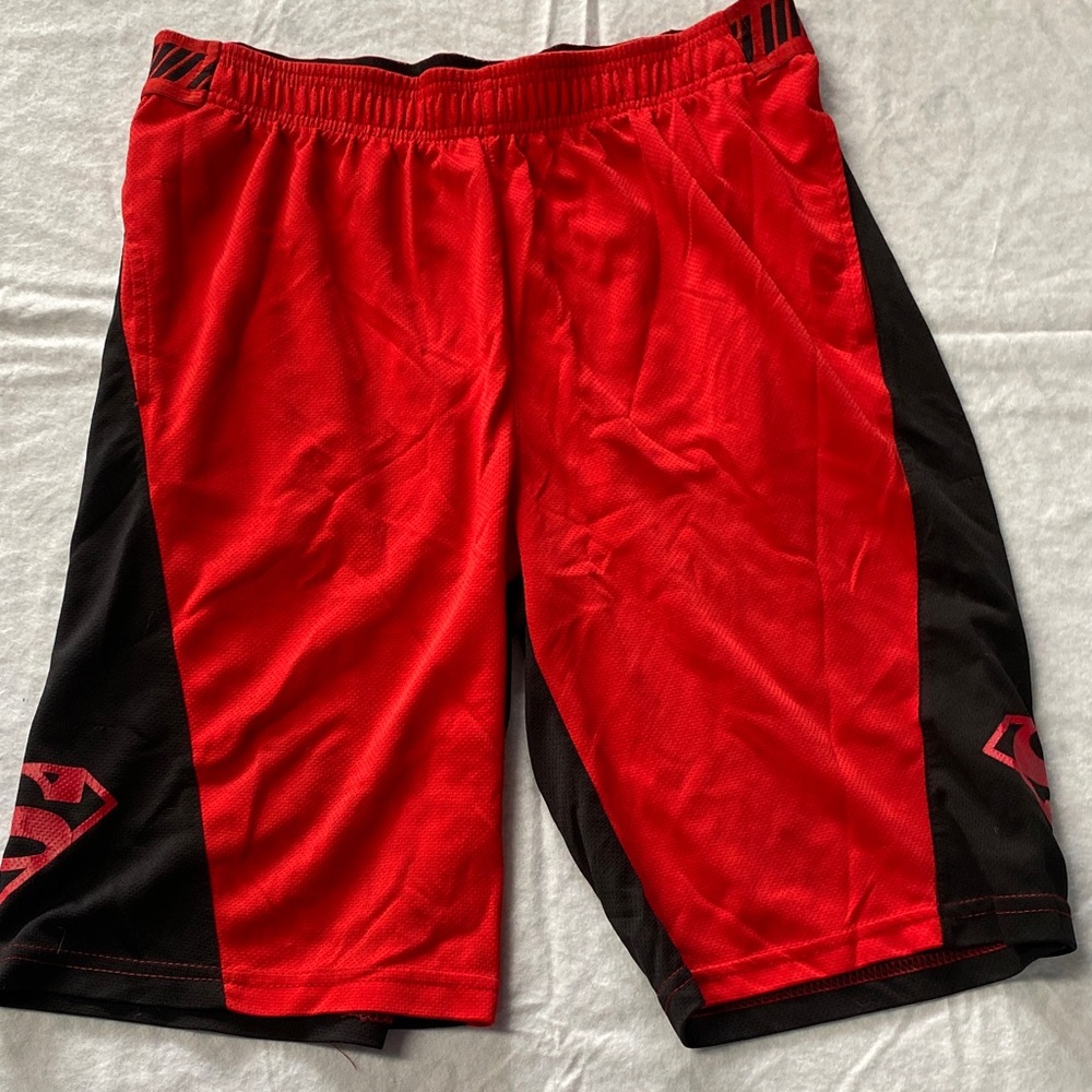 Boys DC Comics Red Black SUPERMAN Logo Athletic Shorts Size XL (14/16)